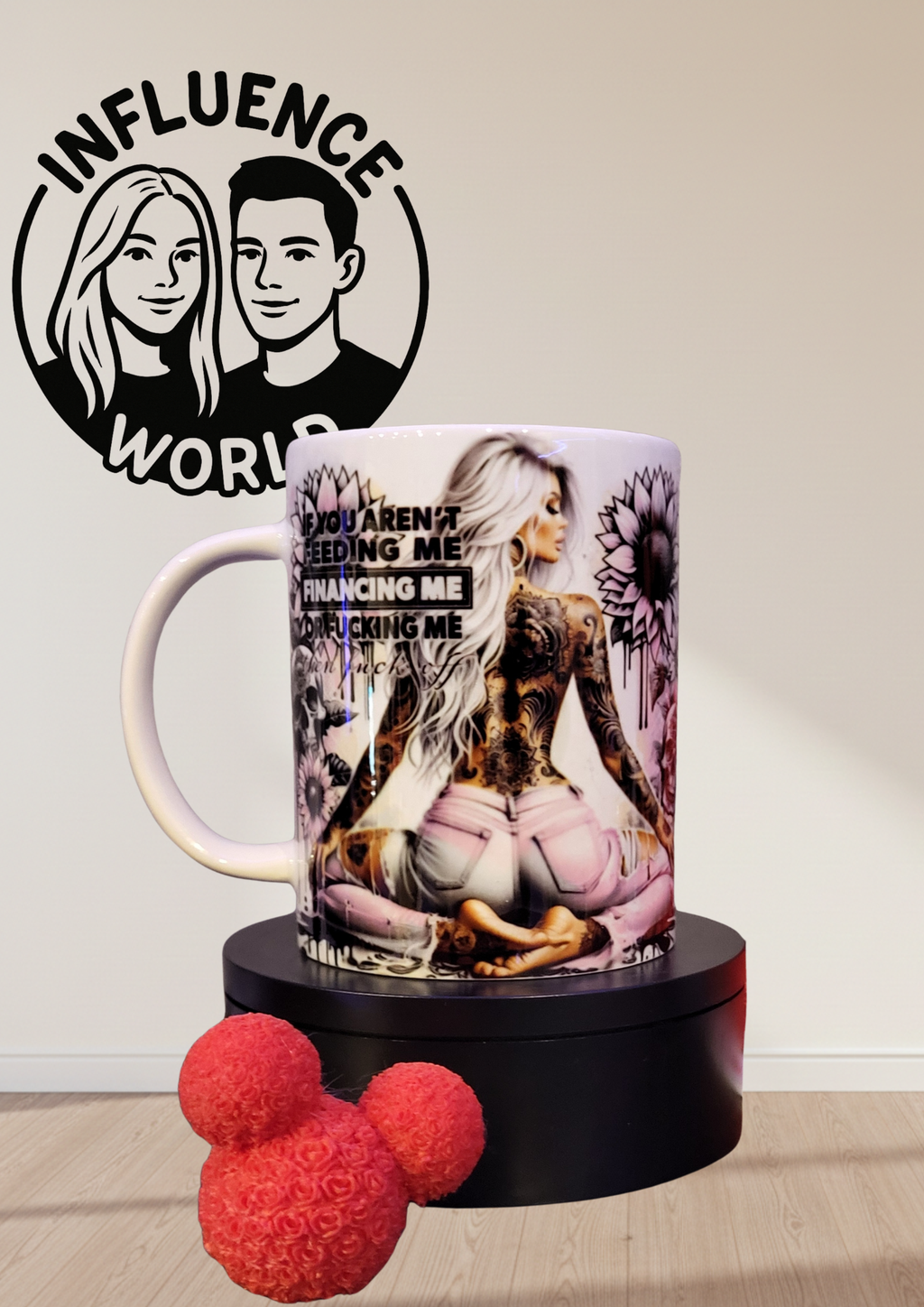 Tasse mit Frau blonden Haaren Finance