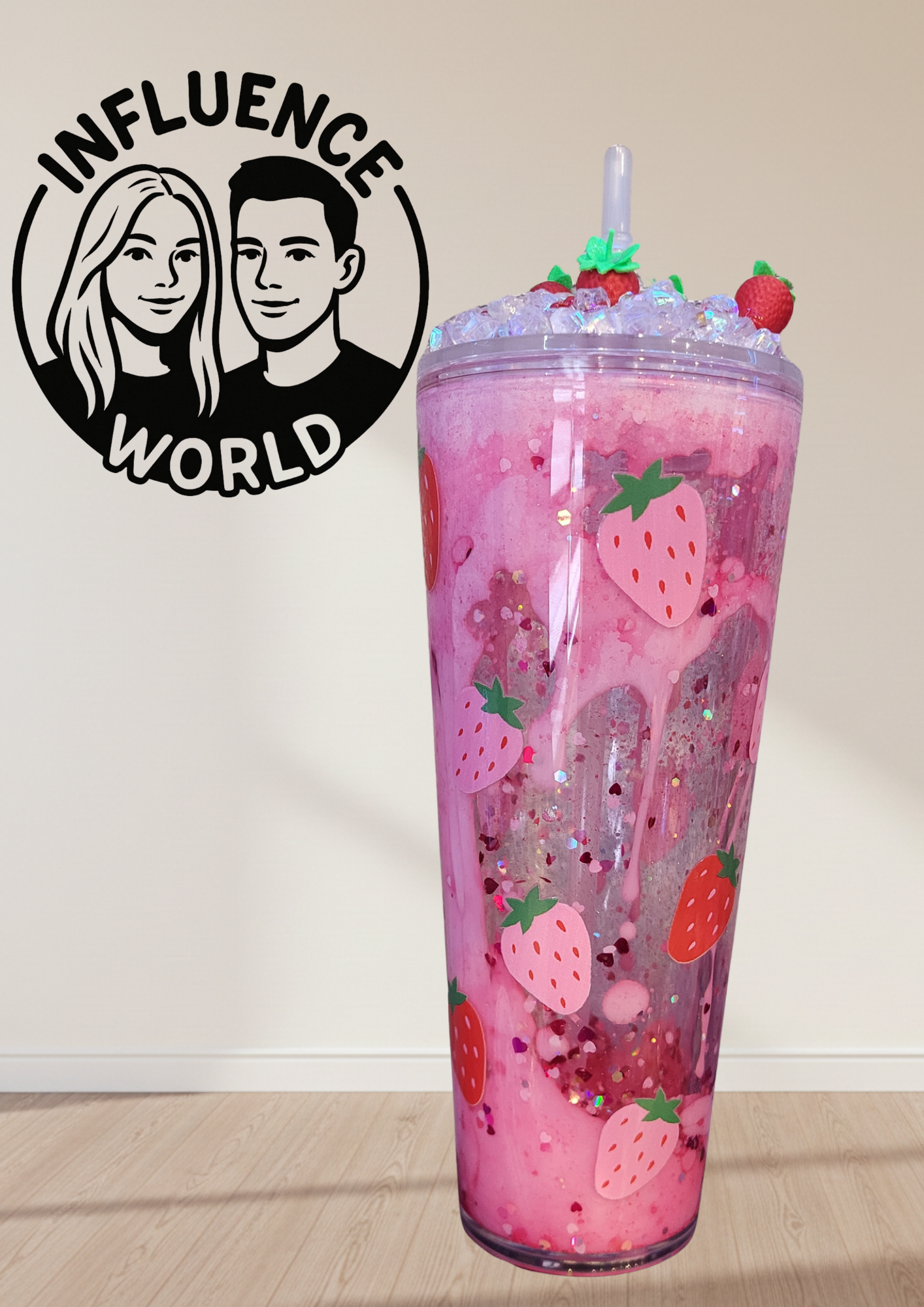 Strawberry Dream Drip Tumbler – Großer Snowglobe Becher mit Erdbeer-Dekor auf Deckel