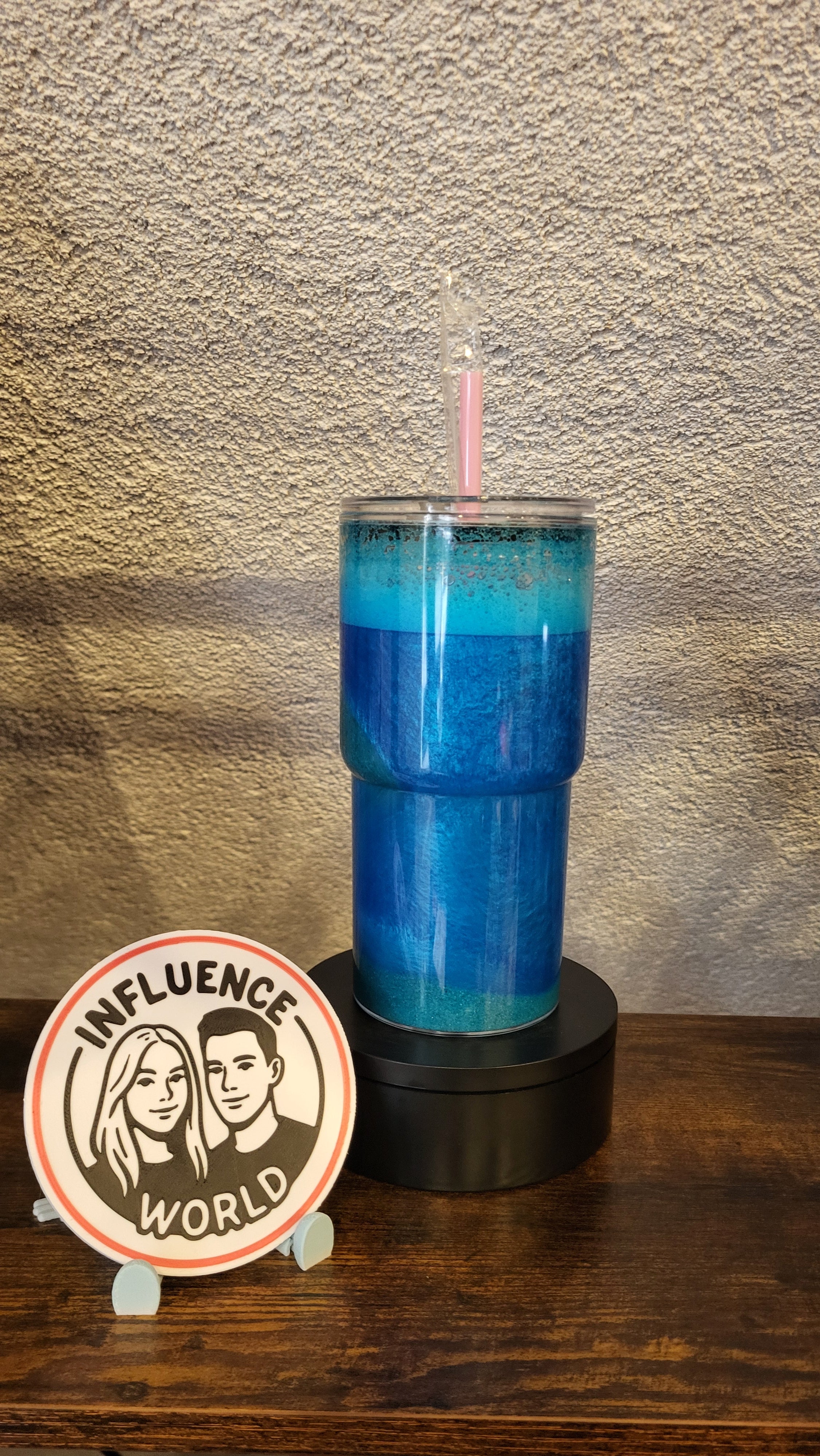 Dein Universum zum Schütteln: Dein Custom Snowglobe-Becher! ✨