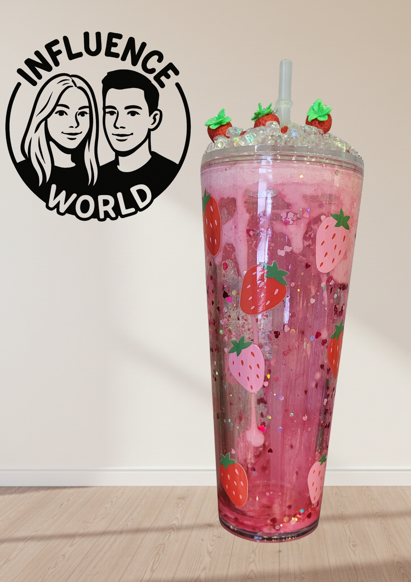 Strawberry Dream Drip Tumbler – Großer Snowglobe Becher mit Erdbeer-Dekor auf Deckel