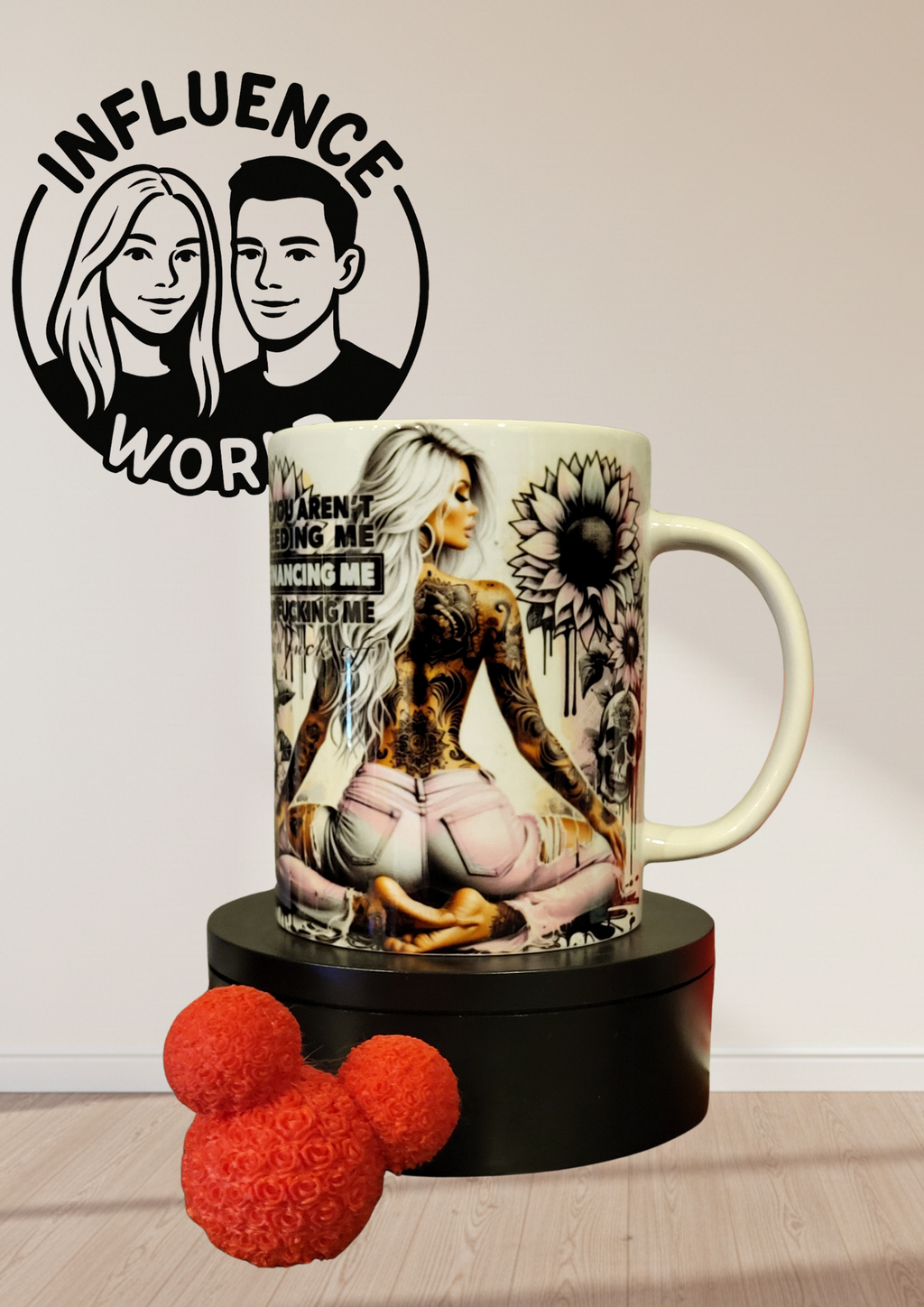 Tasse mit Frau blonden Haaren Finance
