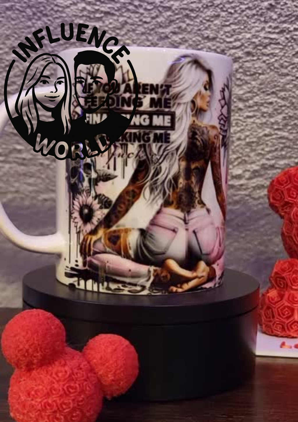 Tasse mit Frau blonden Haaren Finance