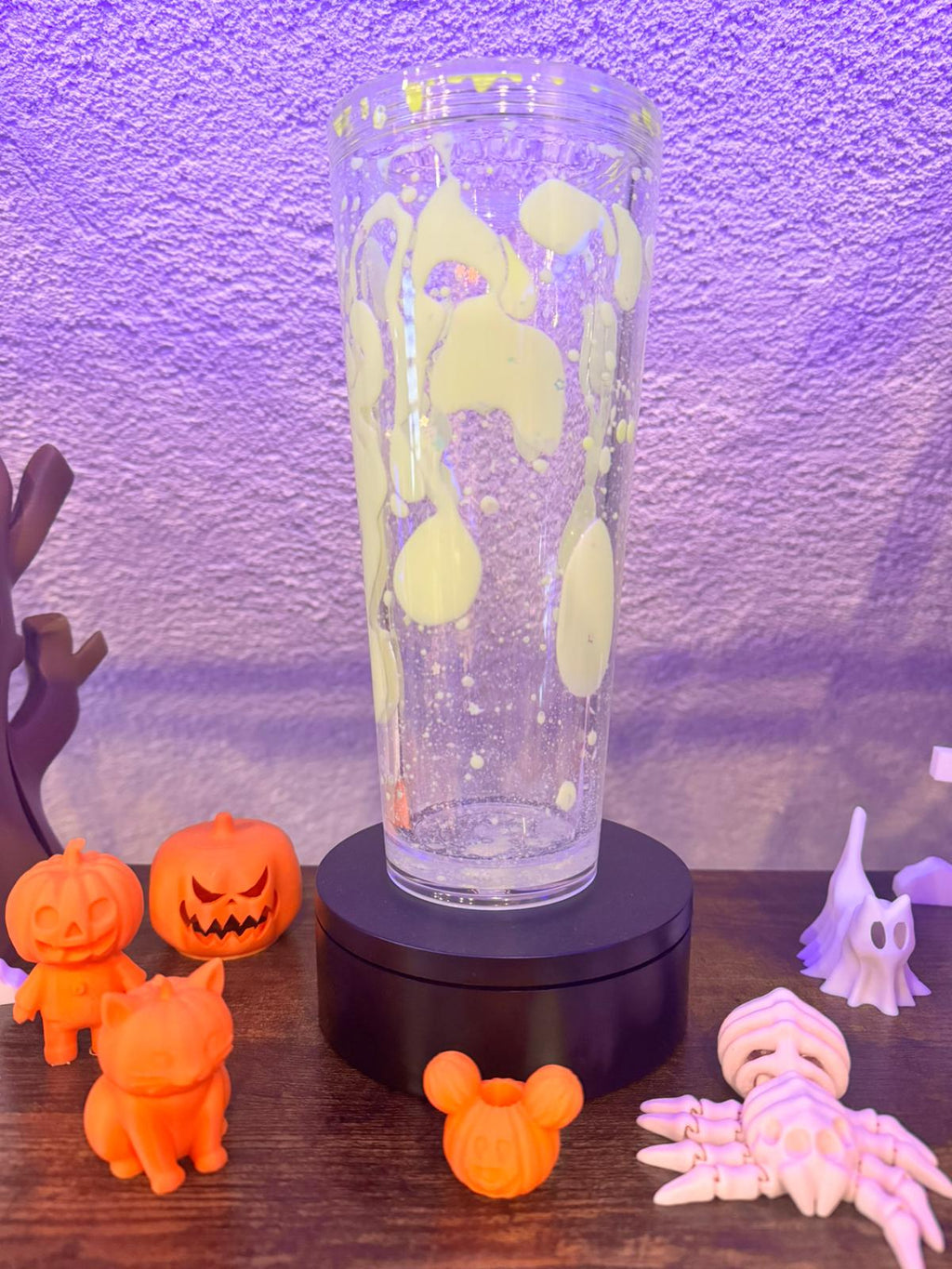 Lava Becher aus der Snowglobe Tumbler Edition