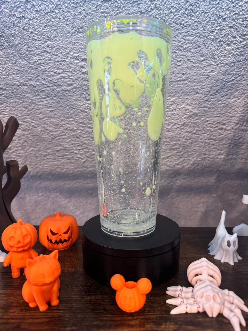 Lava Becher aus der Snowglobe Tumbler Edition