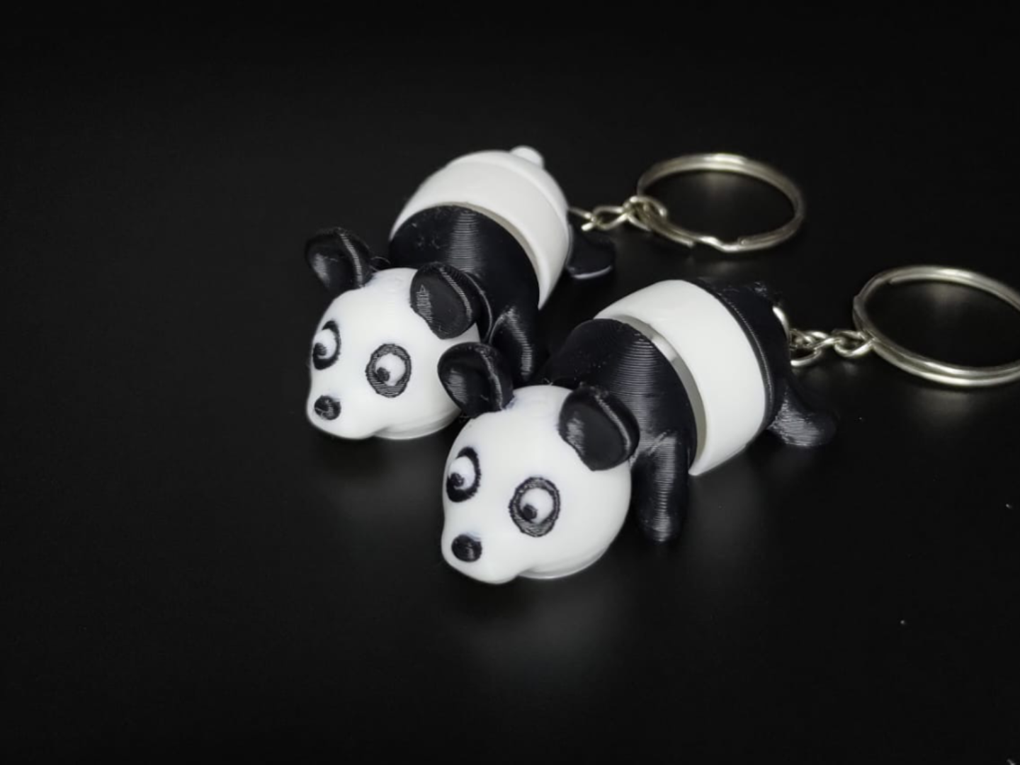 🐼 Kulleraugen-Panda Schlüsselanhänger – Dein beweglicher Glücksbringer